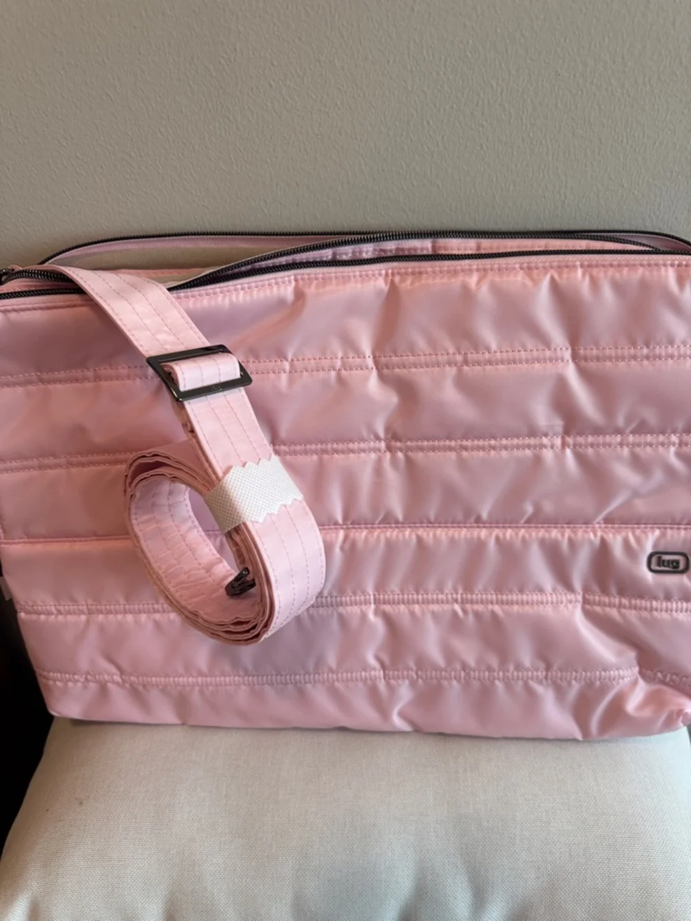 BUBBLE PINK LUD Delta crossbody 17 inch Laptop carry bag